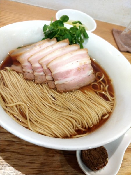 「かもがら、とりがらだしのしょうゆラーメン」@ラーメン ル・デッサンの写真