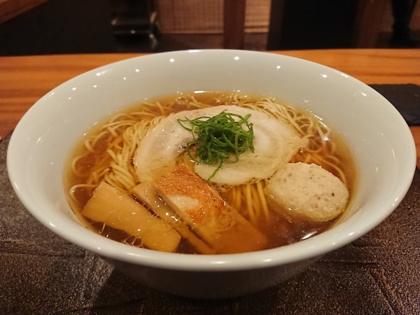 「淡麗 醤油らうめん」@絹ノ郷の写真
