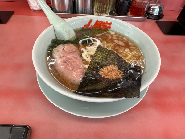 「和節とんこつ醤油ラーメン(並盛)880円」@ラーメン山岡家 高崎西店の写真