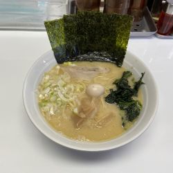 豚骨塩ラーメン(780円)