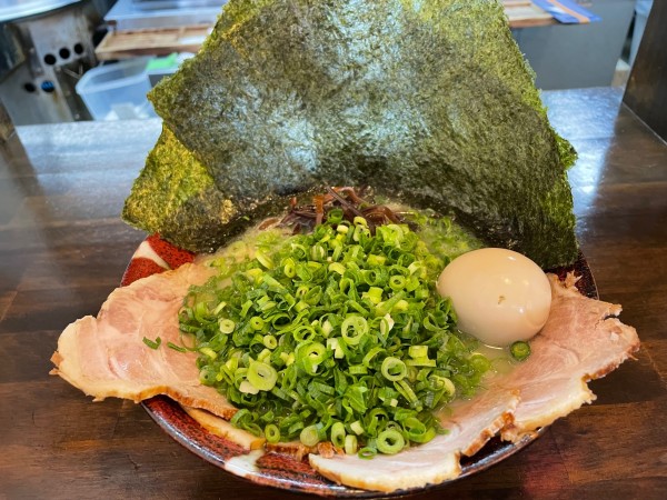 「ねぎチャーシュメン+味たまご」@麺屋小鉄の写真