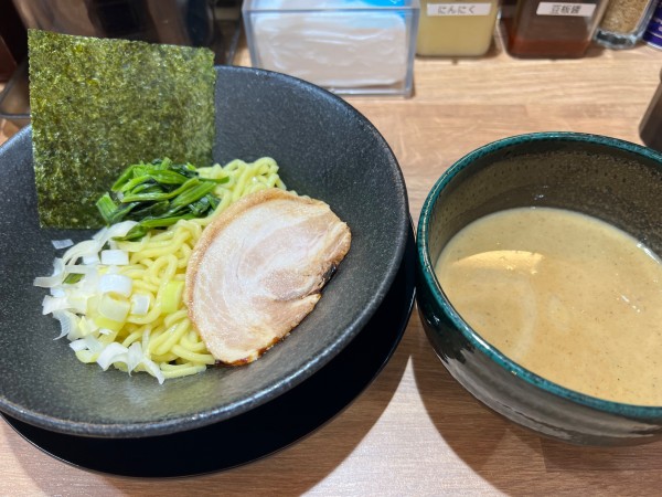 「【期間限定】濃厚魚介つけ麺980円」@横浜家系ラーメン 壱角家 渋谷センター街店の写真