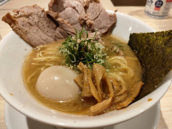 「えいちつー麺（特製ラーメン）」@麺や えいちつーの写真