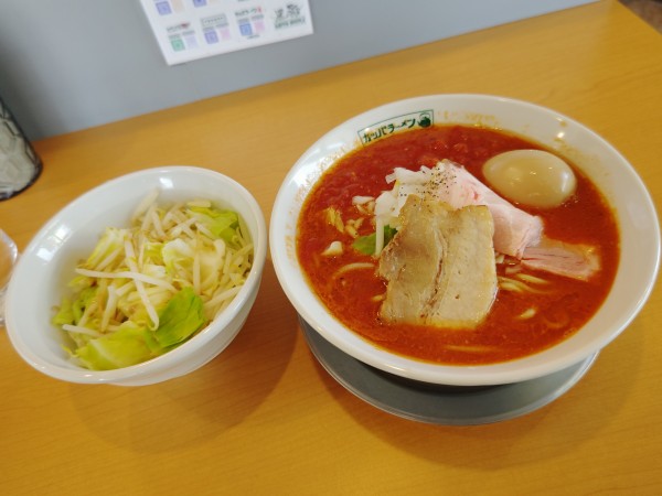 「味玉とまとらーめん９５０円＆野菜マシ１００円」@カッパラーメンの写真