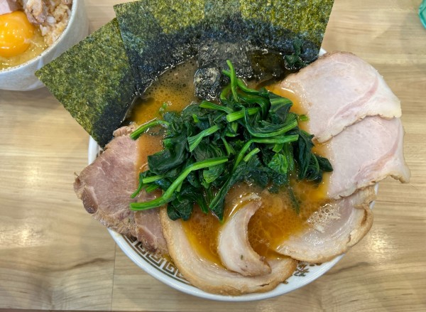 「裏武蔵家チャーシュー特選、生ほうれん草TP」@横浜ラーメン 裏武蔵家 西千葉本店の写真