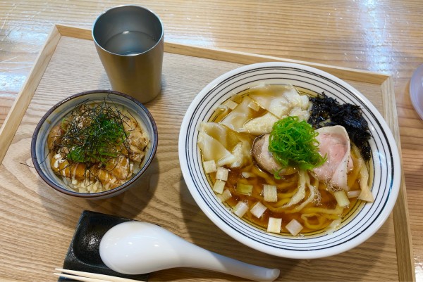 「ワンタン煮干し & 炙り鶏テリマヨ丼」@麺道 千鶏の写真