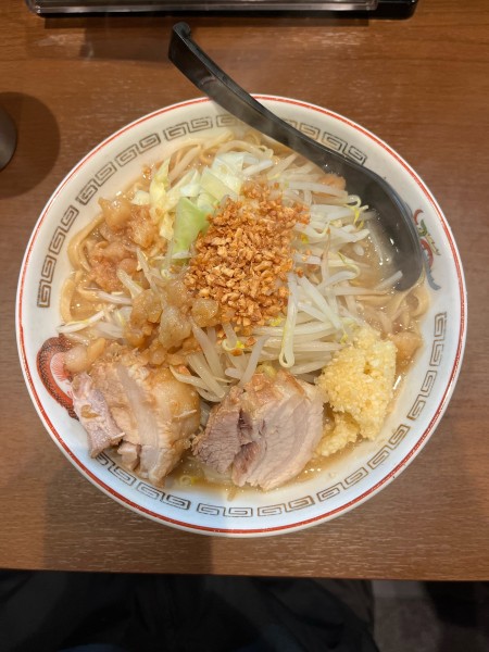 「小ラーメン + フライドガーリック」@豚山 横浜西口店の写真