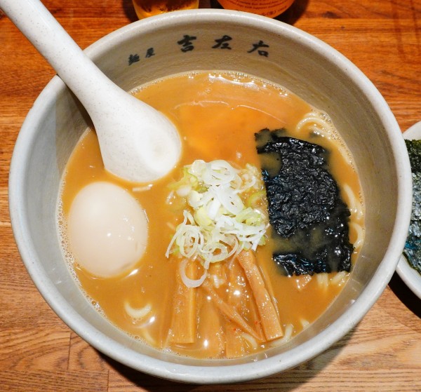 「味玉らーめん＋のり＋エビスビール（小瓶）」@麺屋吉左右の写真