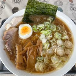 豚骨醤油らーめん(700円)+中盛(70円)