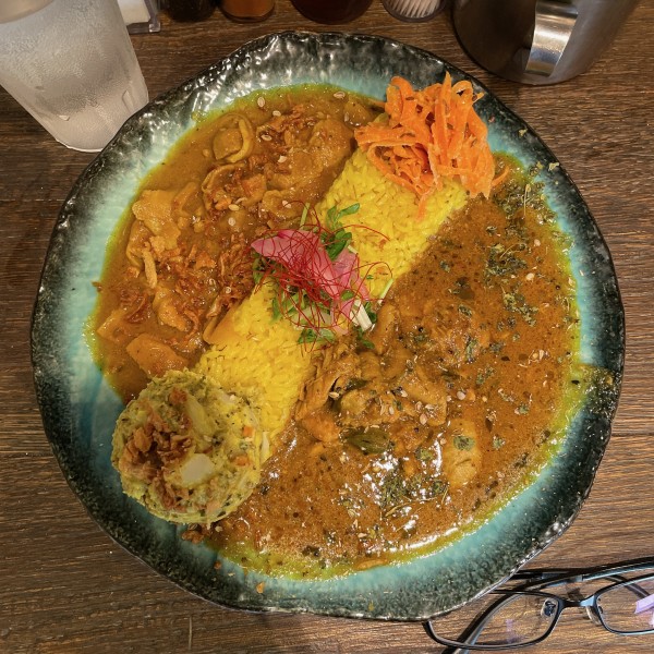 「2種盛り」@スパイシーカリーハウス半月の写真