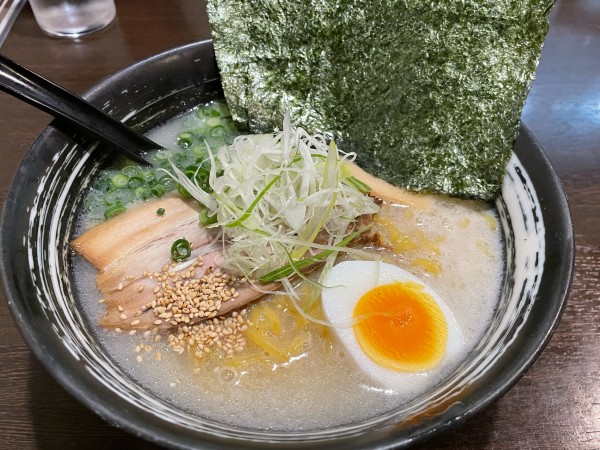 「とろ塩ラーメン、海苔トッピング」@麺や 鶏恵 ときわ店の写真