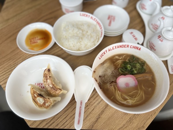 「中華そばセット(ミニ中華そば焼豚肉生餃子2個白飯)1320円」@LUCKY ALEXANDER CHINAの写真