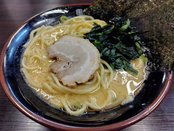 「ラーメン　（しょうゆ）　：硬め」@横浜家系ラーメン 大黒家の写真