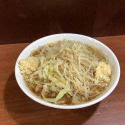 ラーメン少なめ、野菜少なめ、ニンニク多め