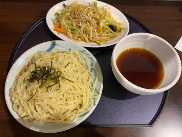 「野菜炒めざるら〜めん　醤油だれ　麺硬　990円」@手打ちらーめん 満月の写真