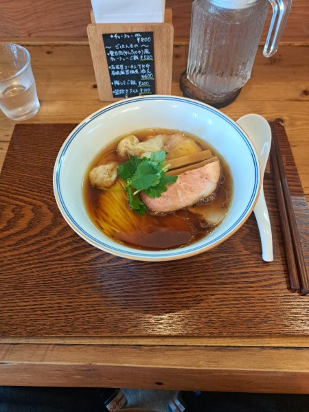 「雲吞醤油らぁ麺」@Ramen FeeLの写真