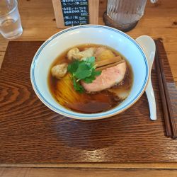雲吞醤油らぁ麺