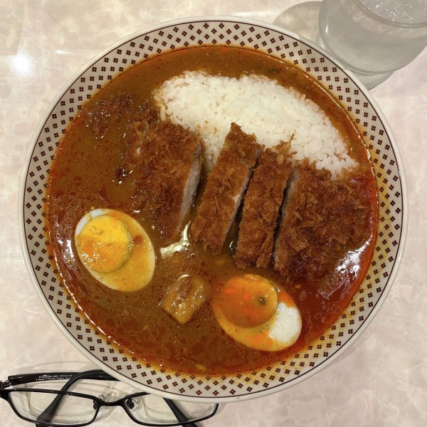 「カツカレー（辛口変更）ゆで玉子」@モンスナック 新宿野村ビル店の写真