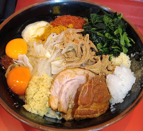 「冷やしまぜそば小+ほうれん草､玉葱､生姜､アレ=カレー粉」@麺屋 桐龍 久喜店の写真