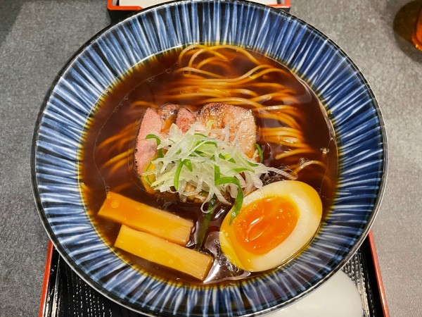 「丸鶏たまり醤油らぁ麺　￥９７０」@らぁ麺 幸跳の写真