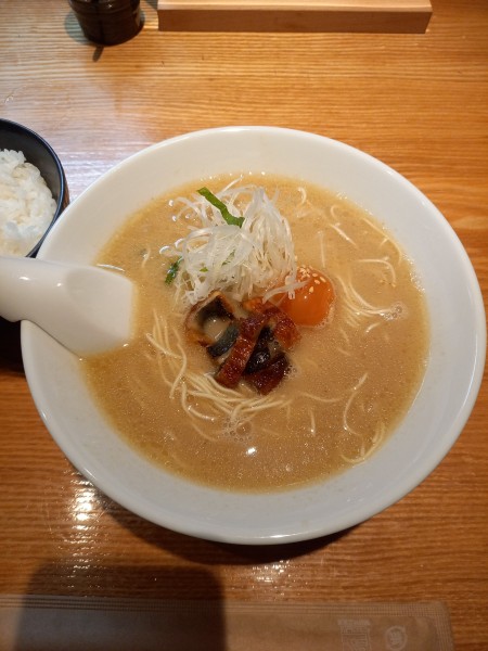 「鰻骨ラーメン　竹　￥1300＋替え玉￥200」@山田の鰻の写真