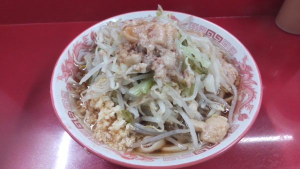 「麺半分豚1枚750円野菜あぶらニンニク」@ラーメン二郎 越谷店の写真