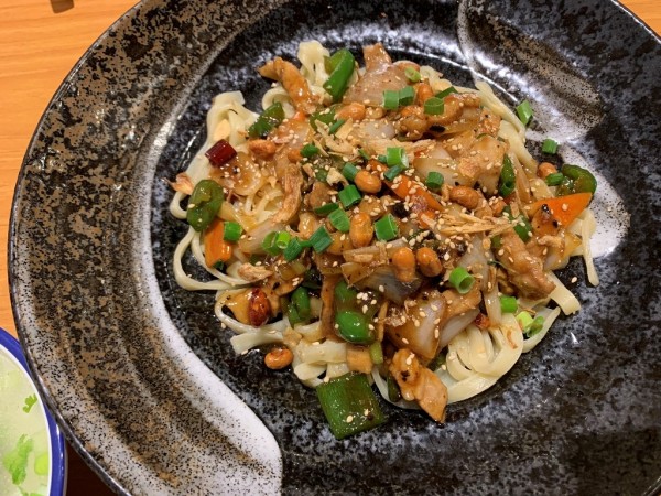 「小炒肉拌面（旨辛豚バラピーマン干拌面）」@八戒屋 小岩店の写真