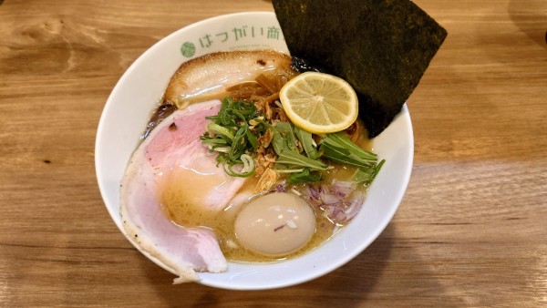 「【限定】コッテリネギ塩そば 950円 + 全部のせ 200円」@はつがい商店の写真