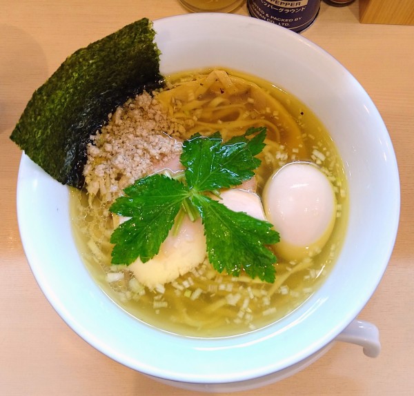 「鶏塩そば＋味玉」@鶏そばムタヒロ 花小金井店の写真