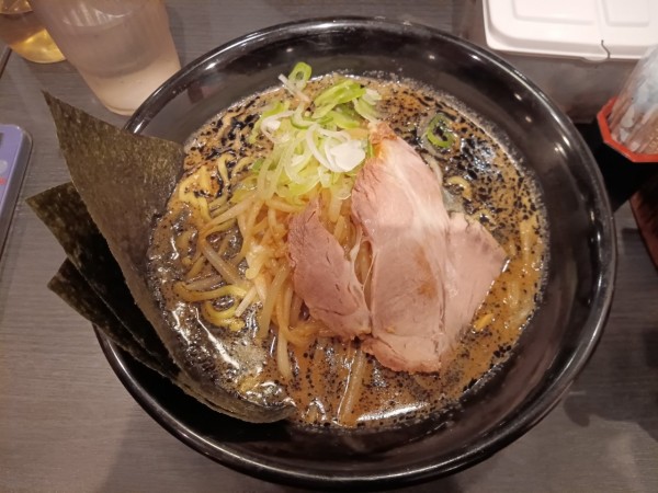 「ラーメン（黒味噌）」@濃厚家 秦野店の写真
