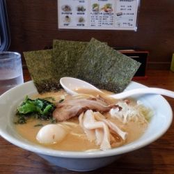 醤油豚骨らーめん