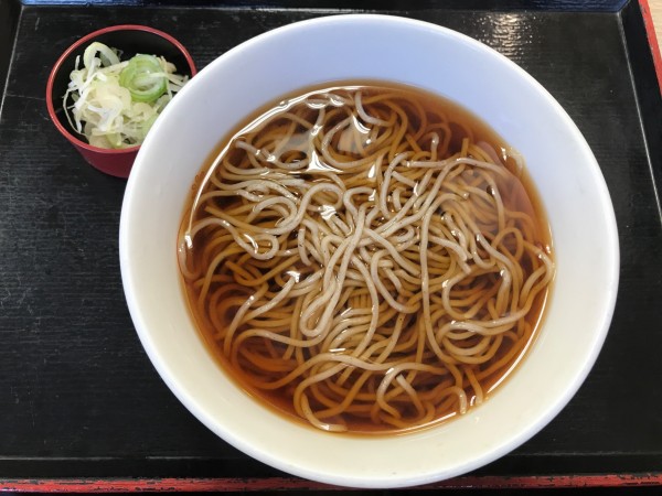 「かけそば　370円」@いろり庵きらく 千葉みなと店の写真