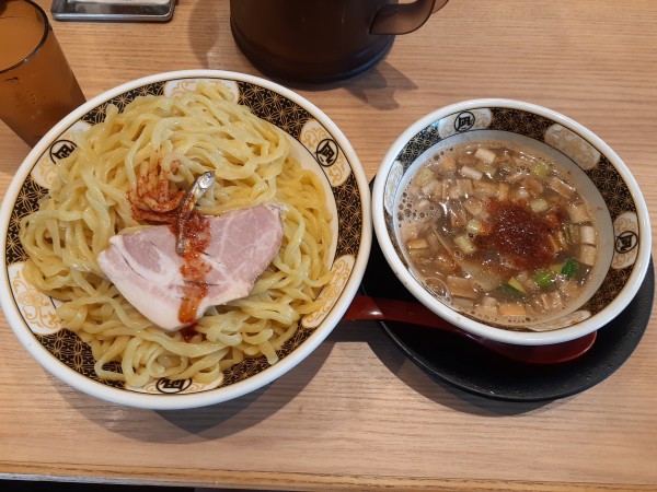 「凄い煮干しつけ麺、特盛」@どうけん 新百合ヶ丘マプレ店の写真