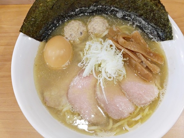 「全部のせ塩らーめん（燻製たまご）」@しののめヌードルの写真