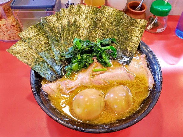 「チャーシューメン チャーシュー増し 海苔増し 味玉ｘ2」@家系総本山 ラーメン吉村家の写真