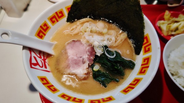「横浜家系醤油ラーメン」@全系拉麺 麺屋 SAM TENCHŌの写真