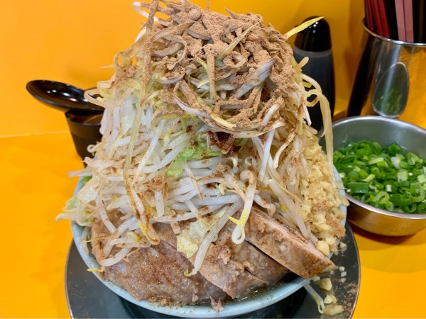 「小豚 しょうが ねぎ おさかな天国 グリーンネギ」@ラーメン二郎 八王子野猿街道店2の写真