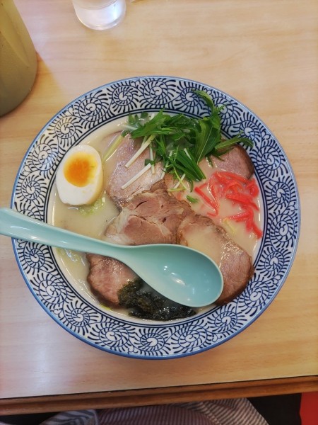 「とんこつラーメン+チャーシュー  ﾒﾝﾏ抜き」@十勝 行田店の写真