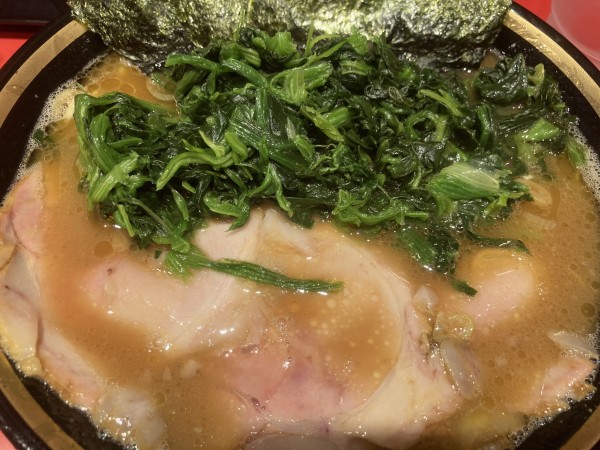 「ラーメン+ほうれん草」@環2家 川崎店の写真