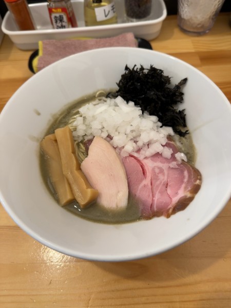 「濃厚煮干しらーめん玉ねぎ」@煮干らーめん 川むらの写真