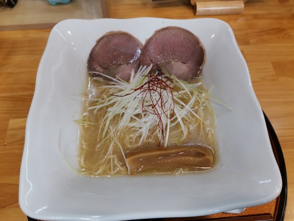 「猪骨塩ラーメン」@猪骨ラーメンの写真