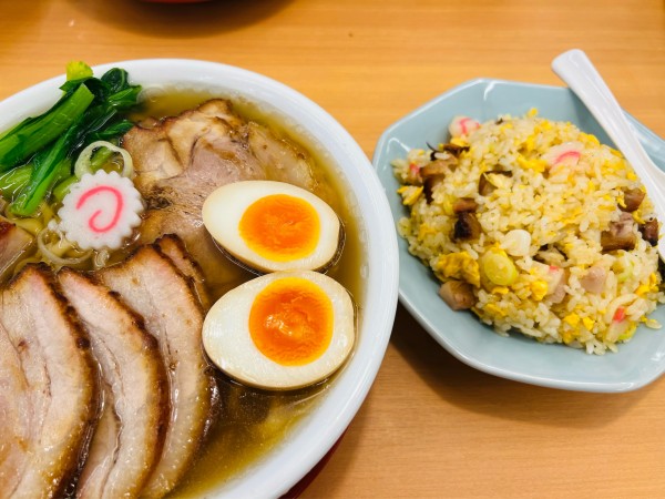 「チャーシュー麺（醤油）肉増し、味玉、半炒飯」@麺屋 なが盛の写真