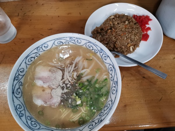 「ラーメン焼き飯セット」@中華 龍宝の写真