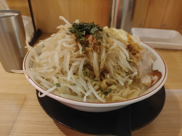 「小ラーメン(全マシ、アレ)」@ラーメン豚山 東京ラーメン横丁店の写真