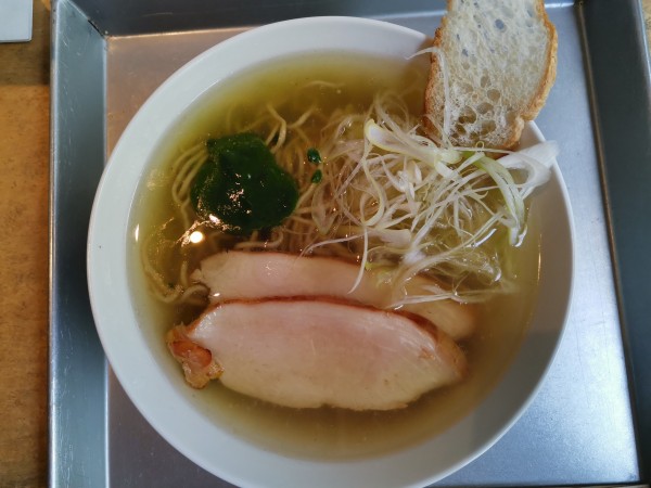 「ニラのクリア塩ラー麺+炊きたてご飯小」@ニシムラ麺の写真