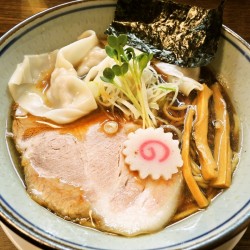 中華そば（濃口醤油）（820円）＋ワンタン（250円）