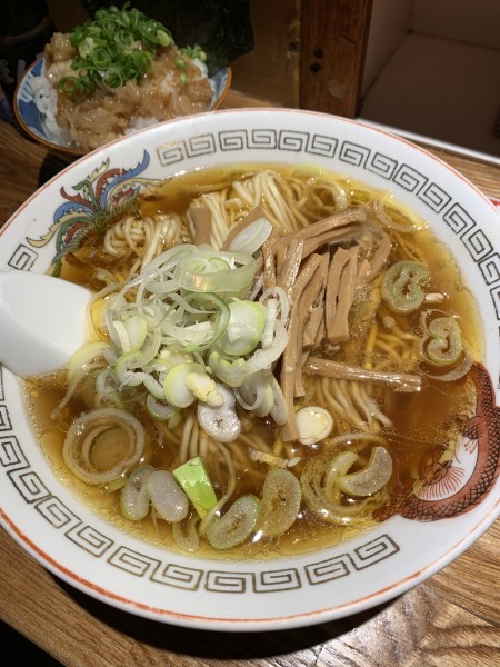 「昔の中華そば1200円 天城黒豚の背脂ご飯300円」@博多ラーメン でぶちゃん 高田馬場本店の写真