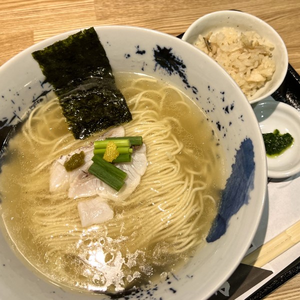 「鯛出汁らーめん ミニ鯛めしセット」@本格鯛出汁らーめんうしおの写真