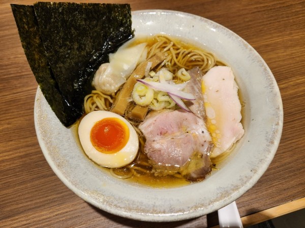 「醤油らーめん　上」@Homemade Ramen 麦苗 COREDO室町店の写真