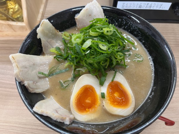 「三冠Ver 衝撃の豚」@魔界系ラーメン三冠馬の写真